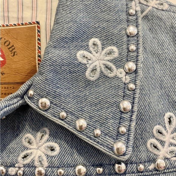 Marc Jacobs Stud Broderie Anglaise Daisy Embroidered Denim Jacket In Blue - Picture 6 of 13